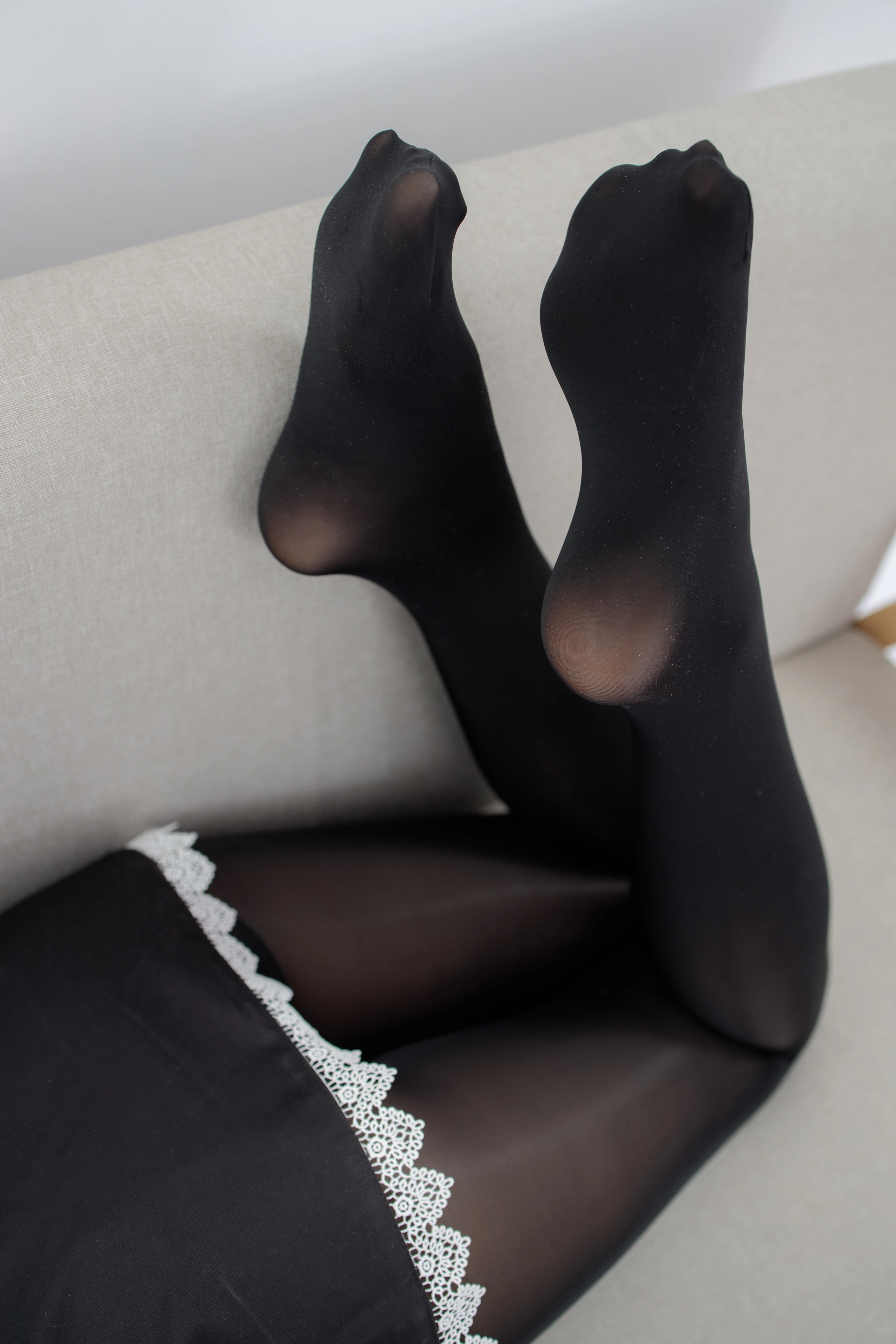 森萝财团 JKFUN-029 卉女仆 踩物 80D黑丝 [67P 1V]插图1